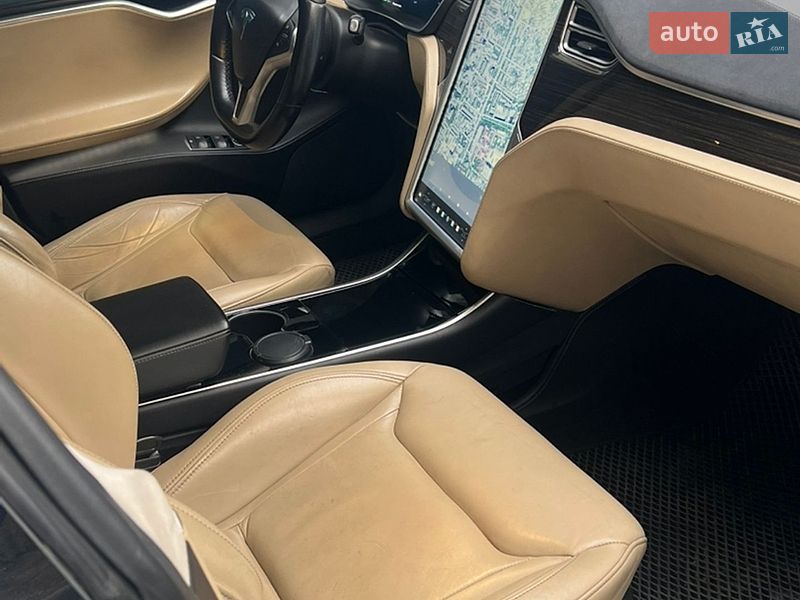 Ліфтбек Tesla Model S 2015 в Одесі