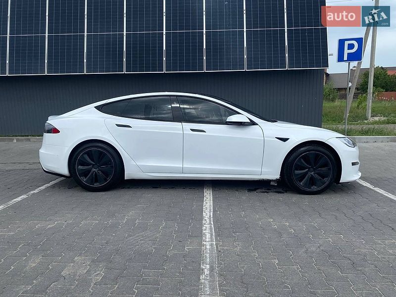 Лифтбек Tesla Model S 2021 в Киеве