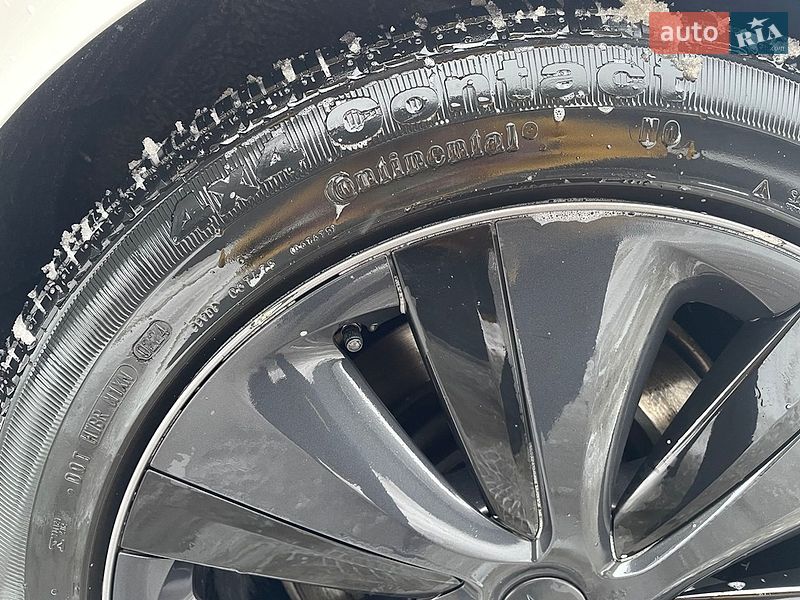 Лифтбек Tesla Model S 2021 в Киеве