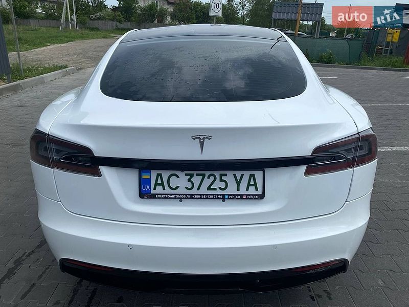 Лифтбек Tesla Model S 2021 в Киеве
