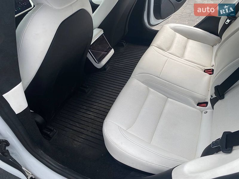 Лифтбек Tesla Model S 2021 в Киеве