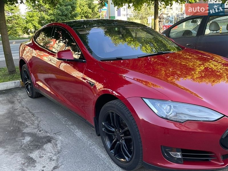 Лифтбек Tesla Model S 2014 в Буче