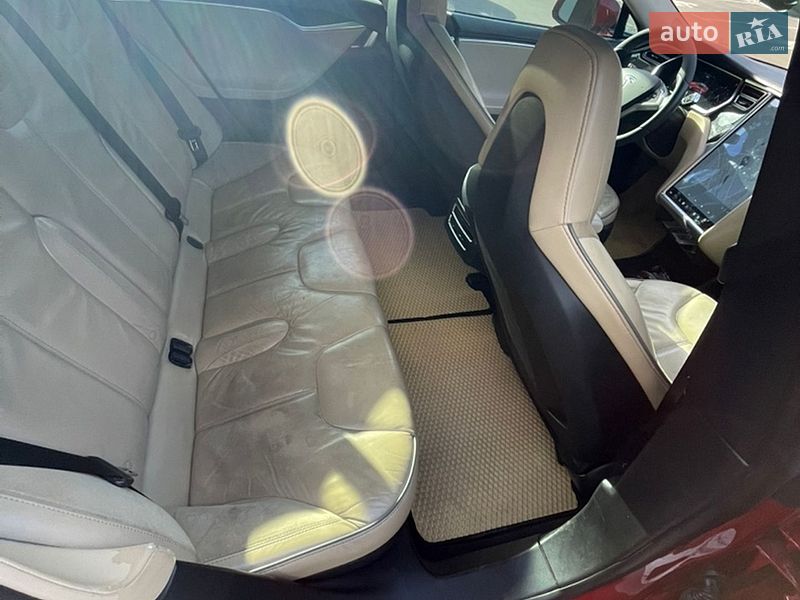 Лифтбек Tesla Model S 2014 в Буче