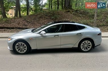 Ліфтбек Tesla Model S 2015 в Львові
