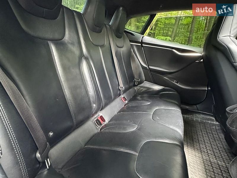 Ліфтбек Tesla Model S 2015 в Львові