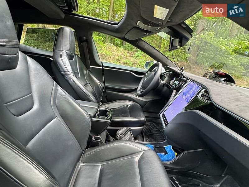 Ліфтбек Tesla Model S 2015 в Львові