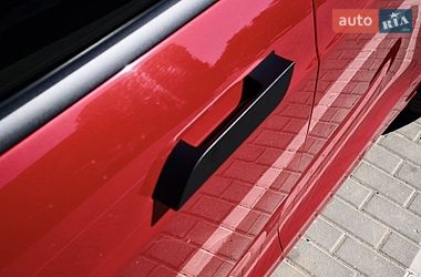 Лифтбек Tesla Model S 2017 в Львове