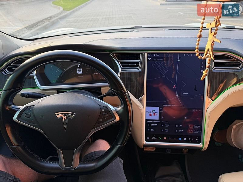 Лифтбек Tesla Model S 2013 в Львове