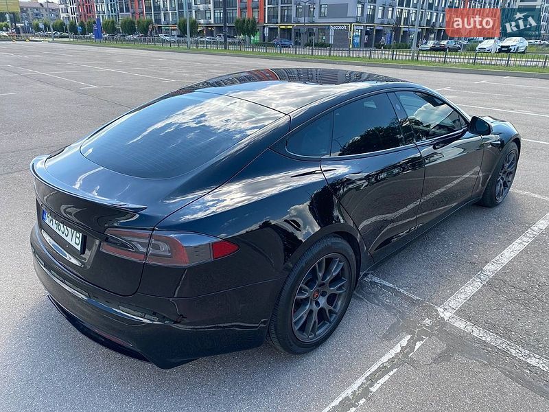 Лифтбек Tesla Model S 2021 в Киеве