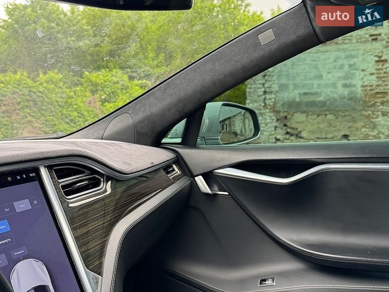 Ліфтбек Tesla Model S 2015 в Києві