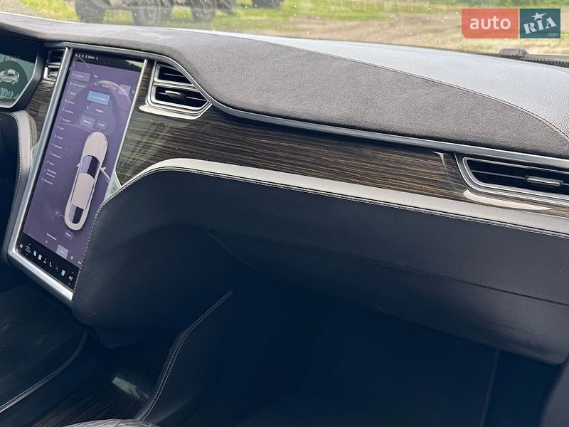 Ліфтбек Tesla Model S 2015 в Києві