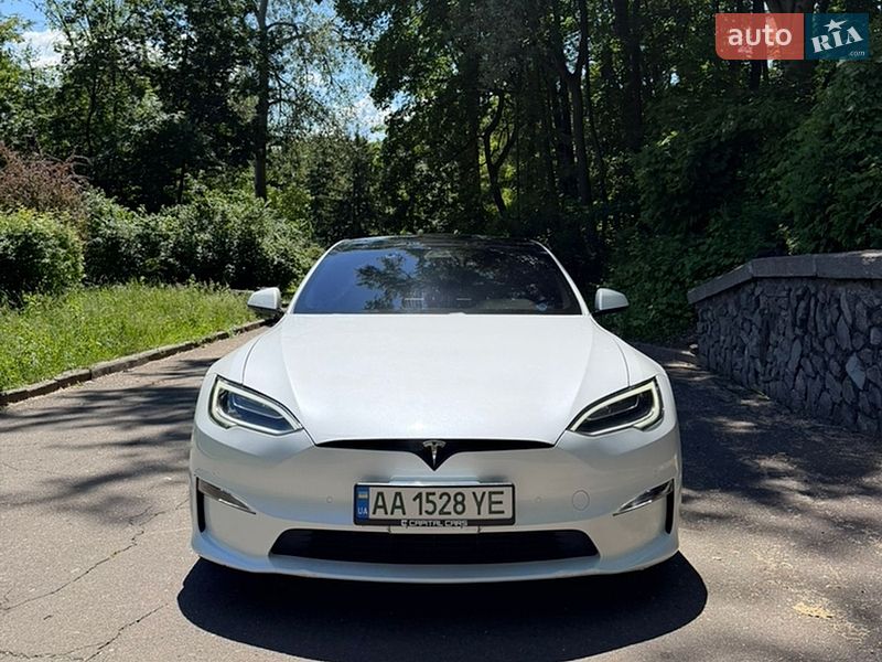 Tesla Model S 2021
