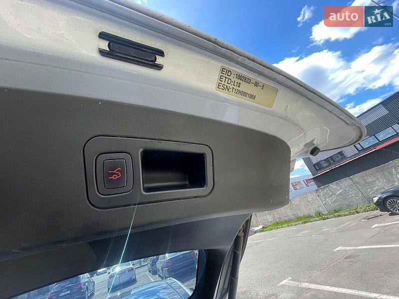 Лифтбек Tesla Model S 2012 в Луцке
