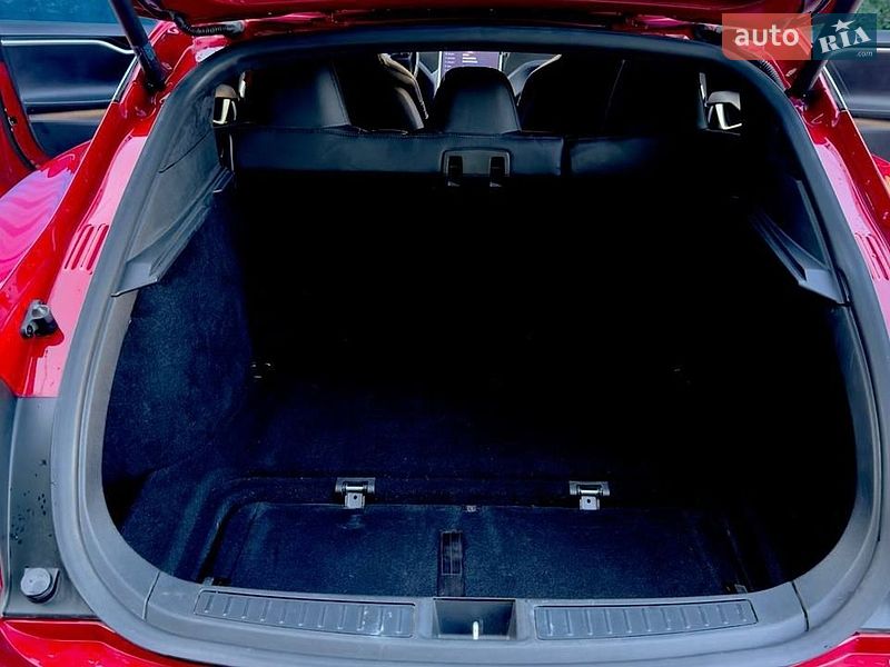 Лифтбек Tesla Model S 2015 в Киеве