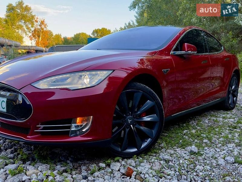 Tesla Model S 2015
