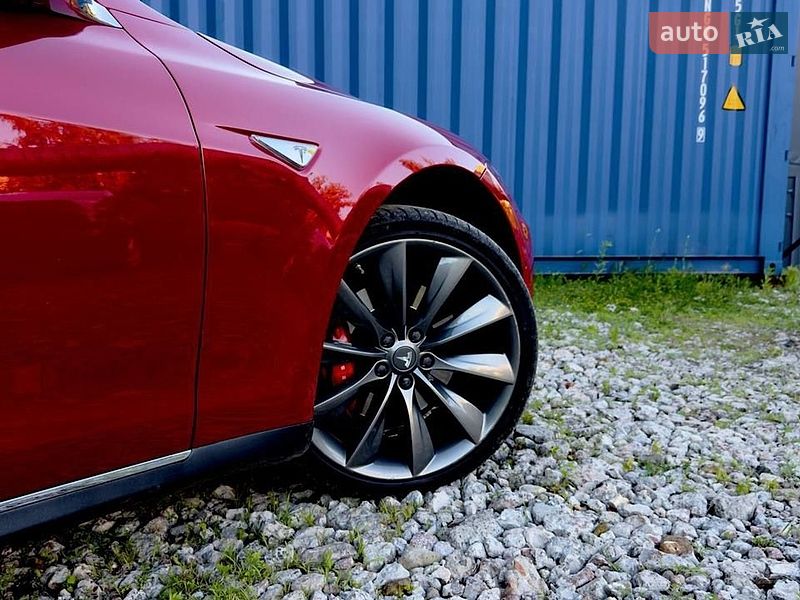 Лифтбек Tesla Model S 2015 в Киеве