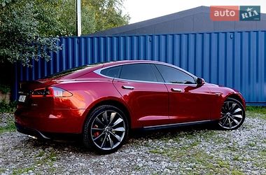 Лифтбек Tesla Model S 2015 в Киеве