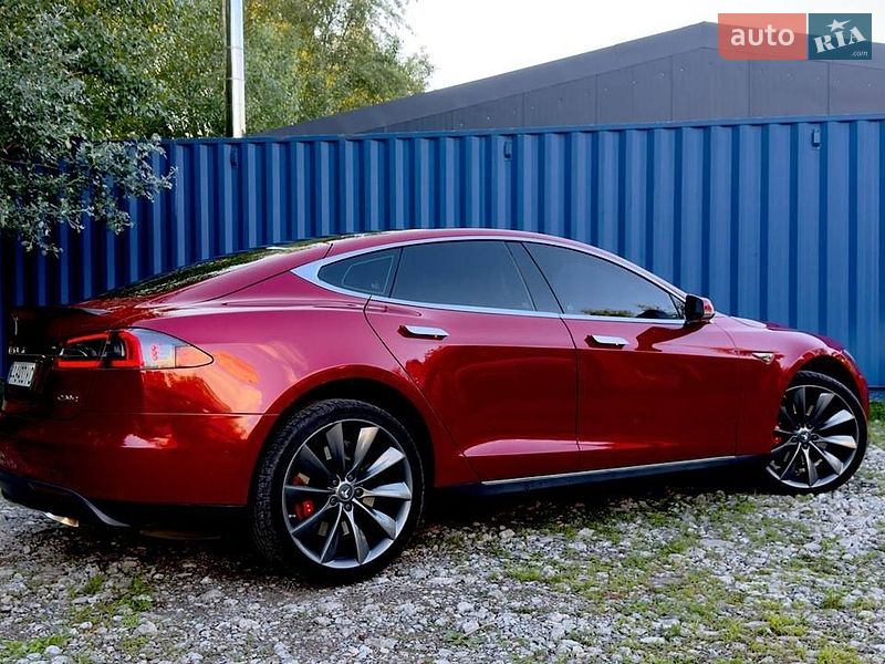 Лифтбек Tesla Model S 2015 в Киеве