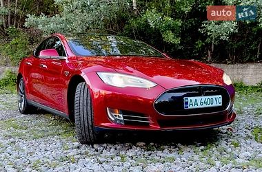 Лифтбек Tesla Model S 2015 в Киеве