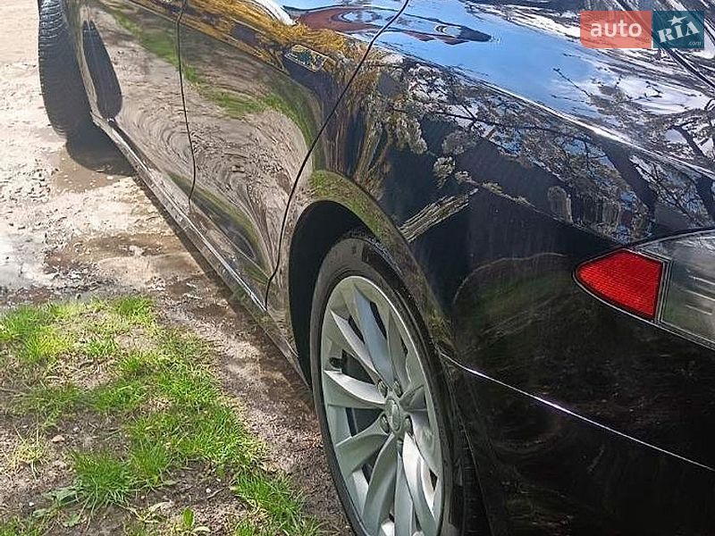 Лифтбек Tesla Model S 2016 в Киеве