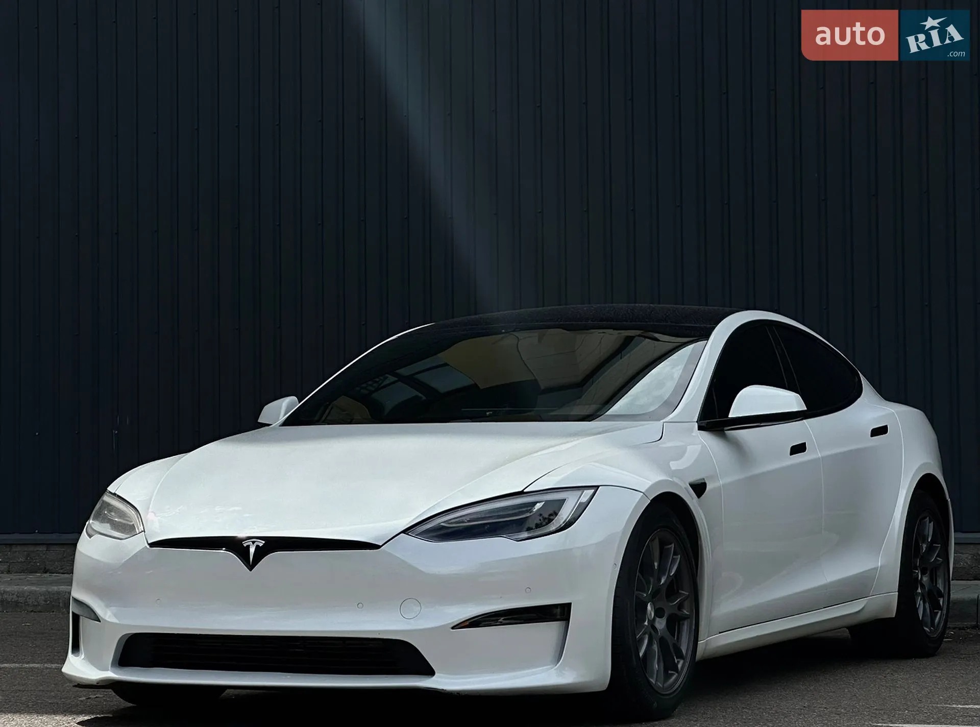 2022 Tesla Model S - фото 1