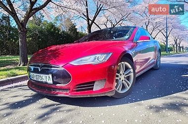 Лифтбек Tesla Model S 2016 в Запорожье