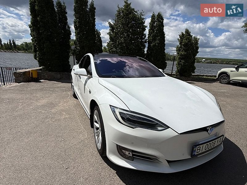 Лифтбек Tesla Model S 2018 в Кропивницком