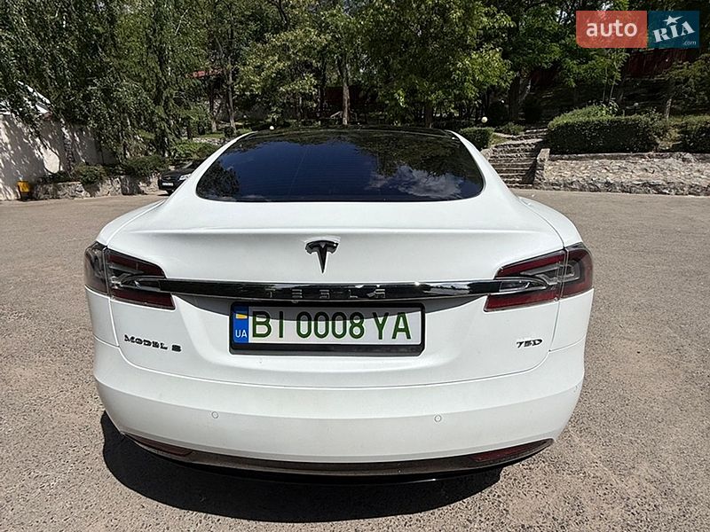 Лифтбек Tesla Model S 2018 в Кропивницком