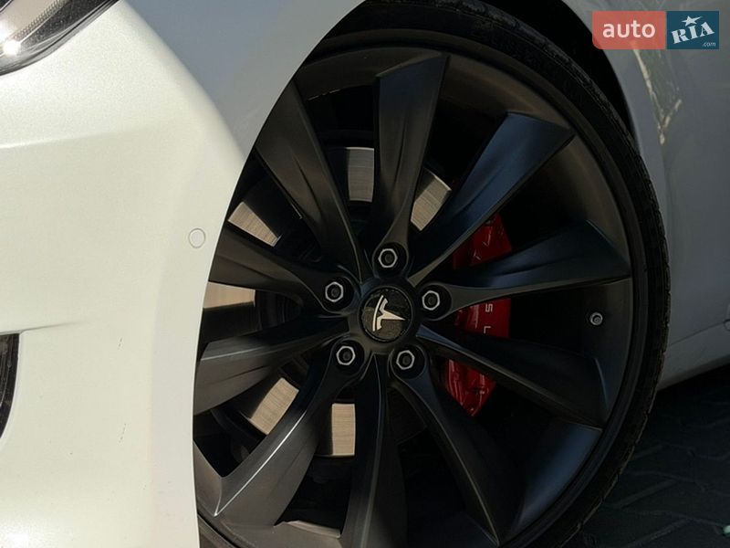 Лифтбек Tesla Model S 2019 в Одессе
