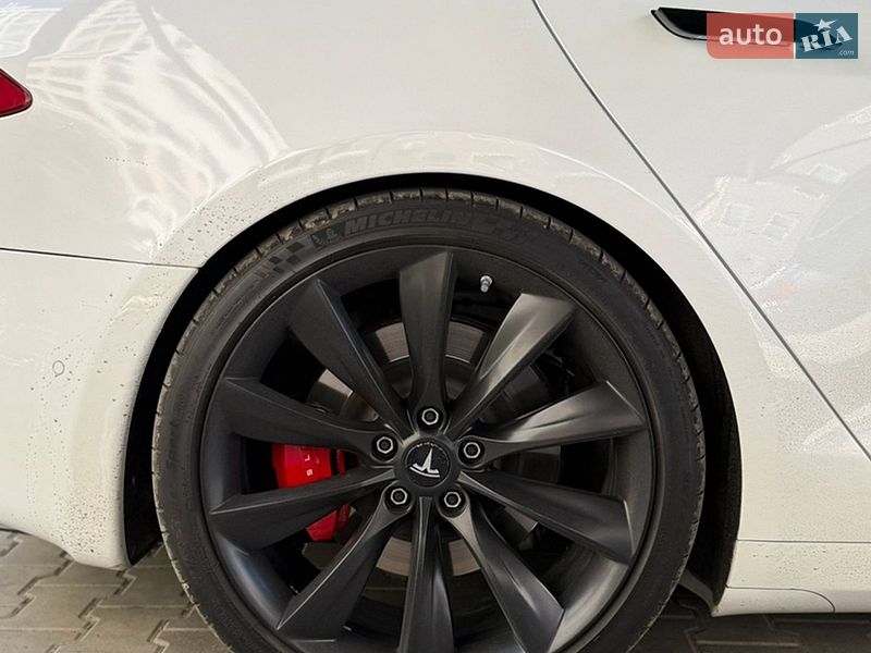 Лифтбек Tesla Model S 2019 в Одессе