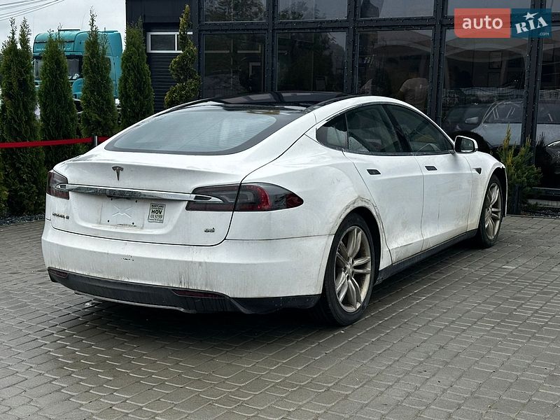 Лифтбек Tesla Model S 2013 в Львове