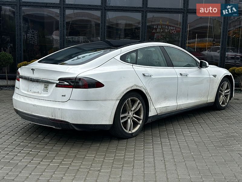 Лифтбек Tesla Model S 2013 в Львове