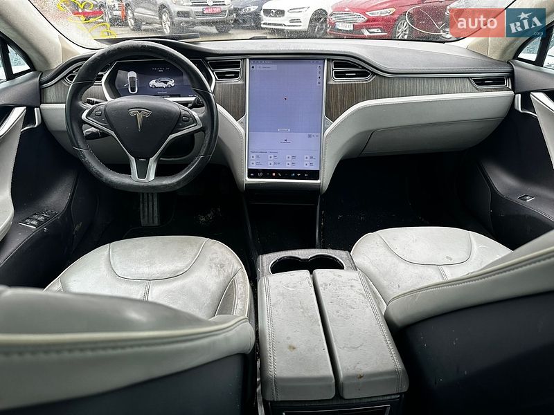 Лифтбек Tesla Model S 2013 в Львове
