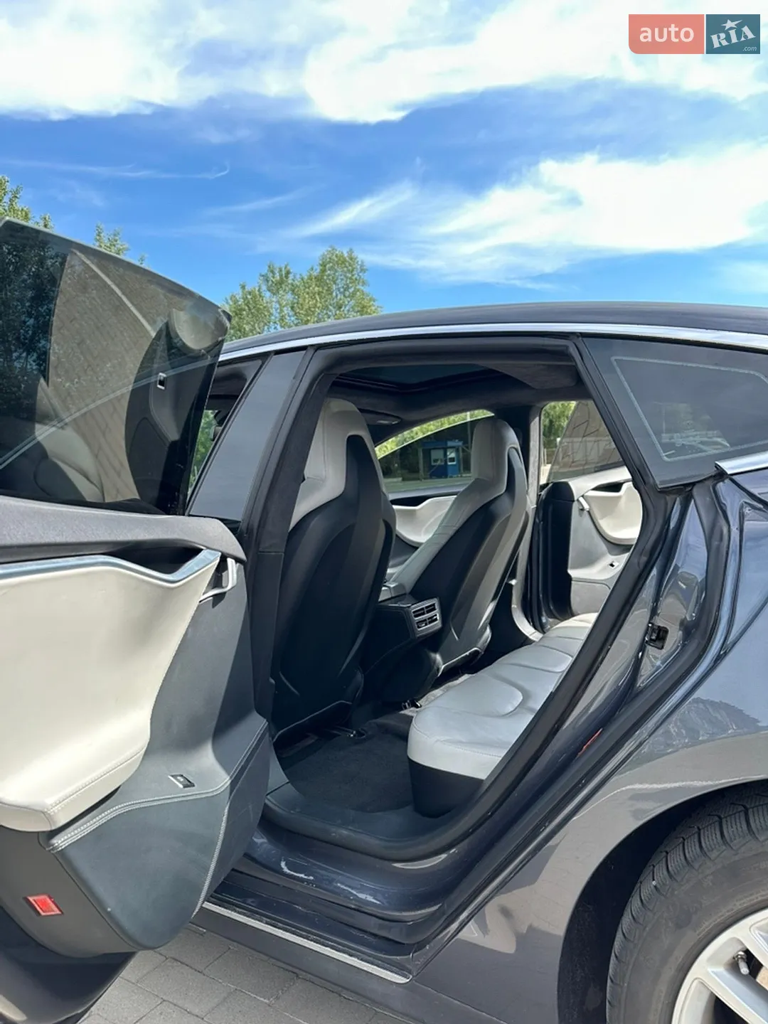 2015 Tesla Model S - мініатюра 12