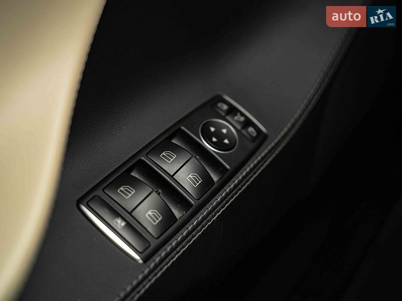 Лифтбек Tesla Model S 2015 в Черновцах