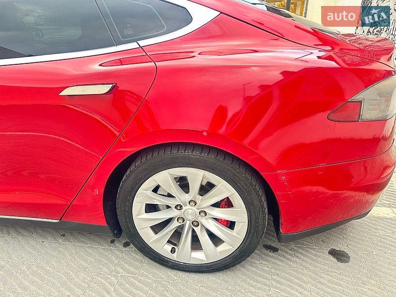 Ліфтбек Tesla Model S 2014 в Львові