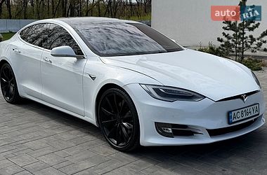 Лифтбек Tesla Model S 2017 в Луцке