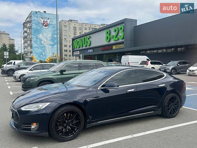 Tesla Model S 2013