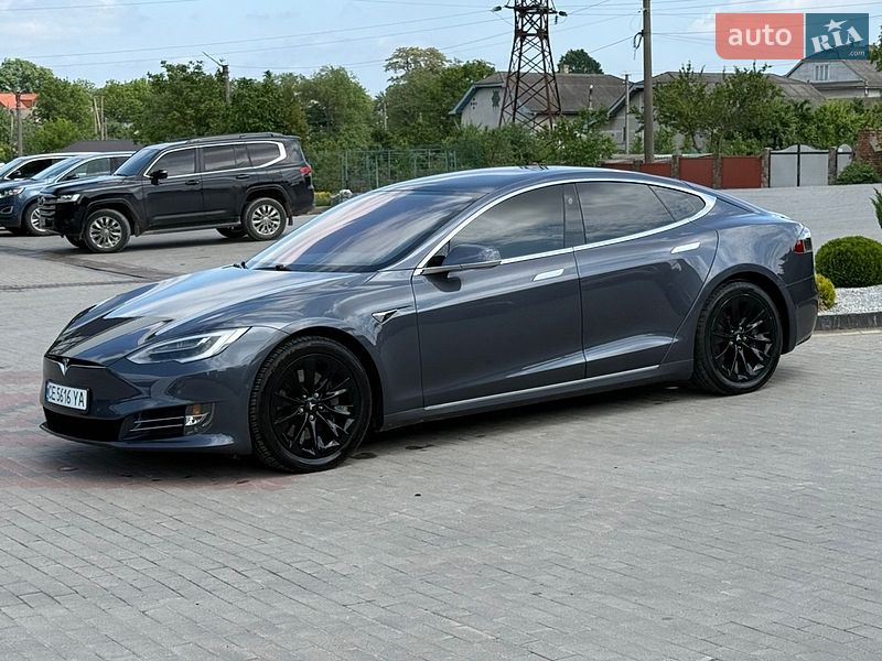 Лифтбек Tesla Model S 2018 в Черновцах