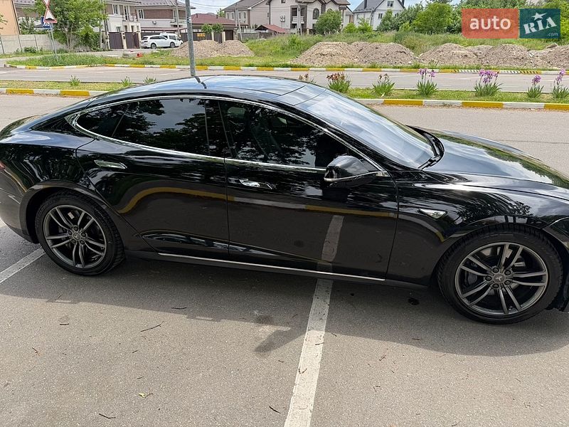 Лифтбек Tesla Model S 2013 в Киеве