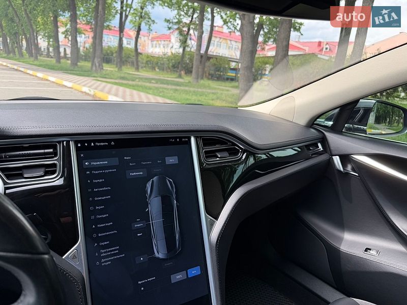 Лифтбек Tesla Model S 2013 в Киеве