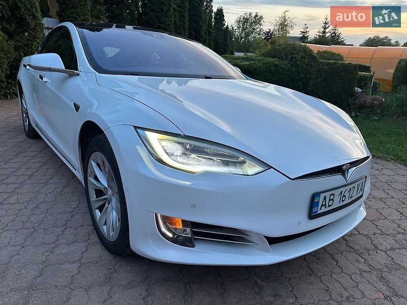 Лифтбек Tesla Model S 2016 в Виннице