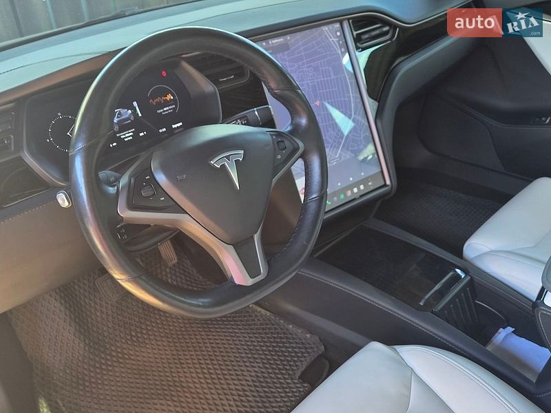 Лифтбек Tesla Model S 2019 в Сумах
