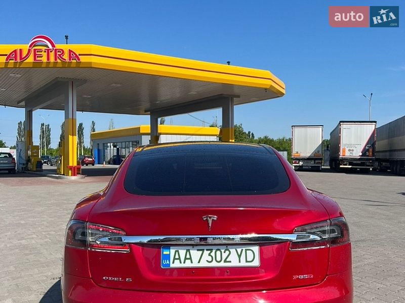 Лифтбек Tesla Model S 2014 в Луцке