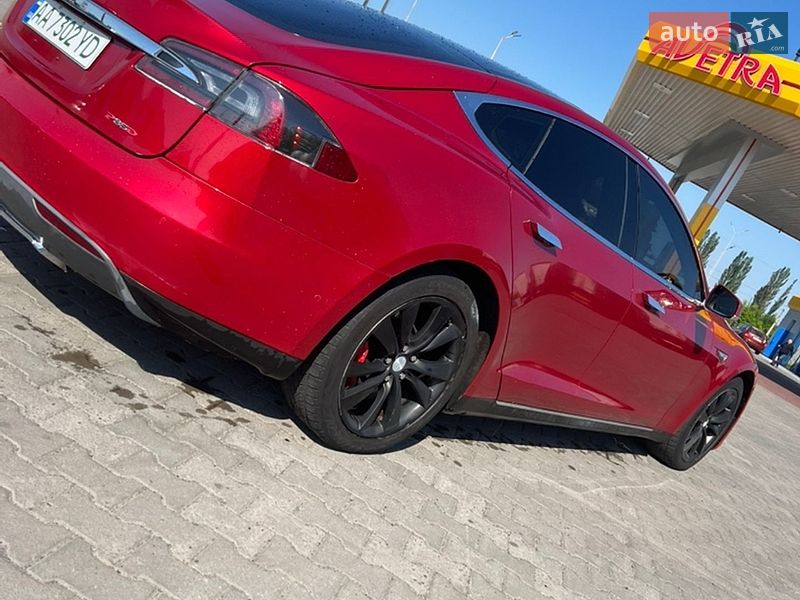 Лифтбек Tesla Model S 2014 в Луцке