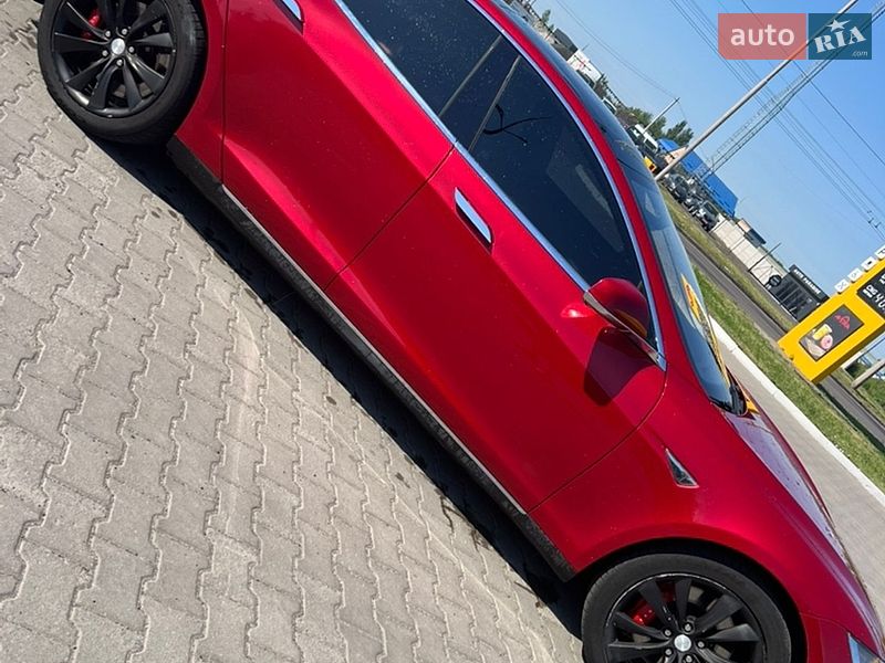 Лифтбек Tesla Model S 2014 в Луцке