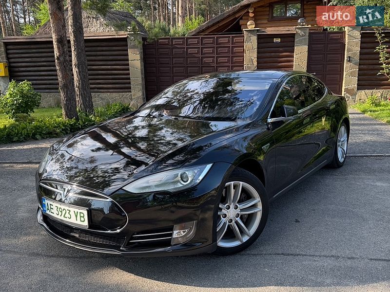Tesla Model S 2016