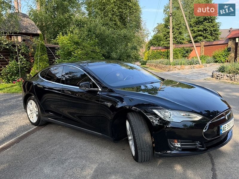 Лифтбек Tesla Model S 2016 в Днепре