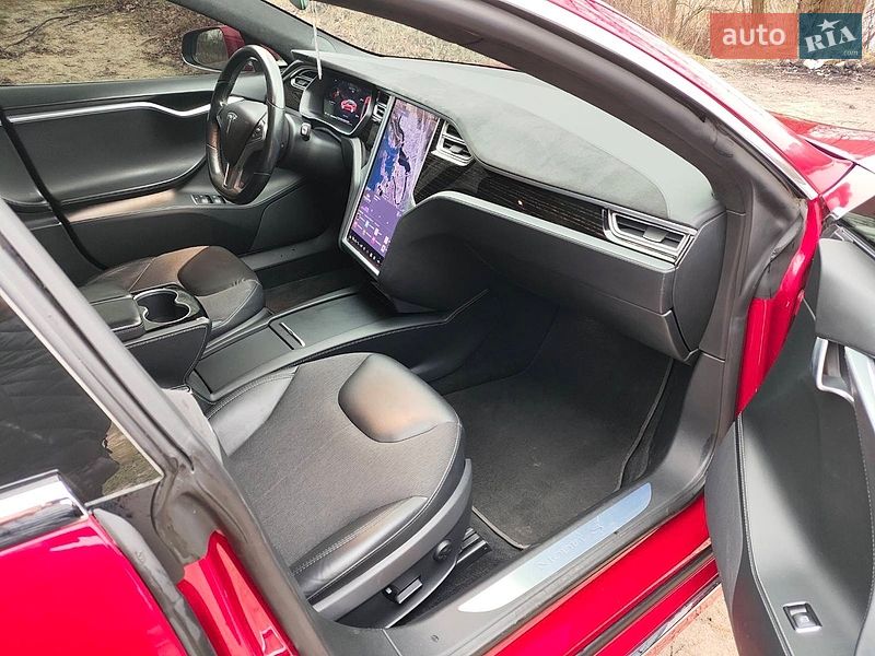 Лифтбек Tesla Model S 2016 в Киеве