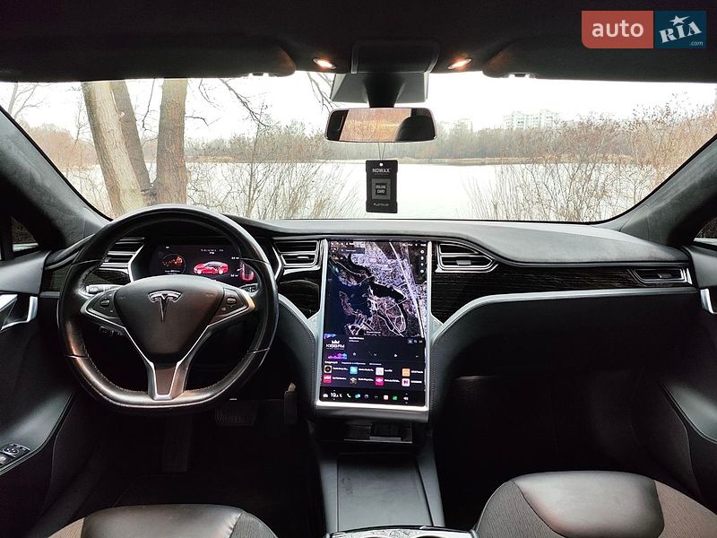 Лифтбек Tesla Model S 2016 в Киеве